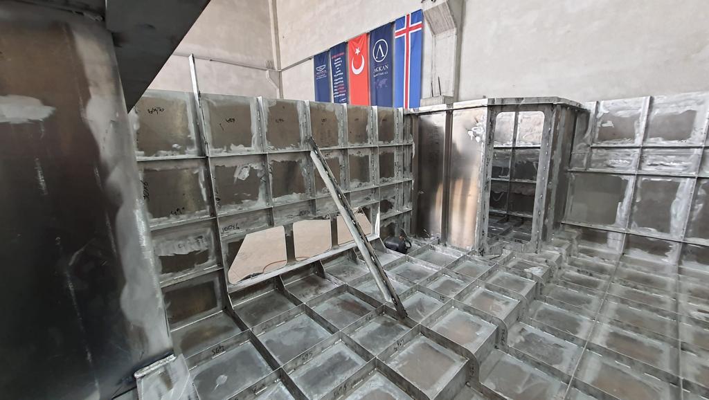 Internal block construction — frame and stringer detail